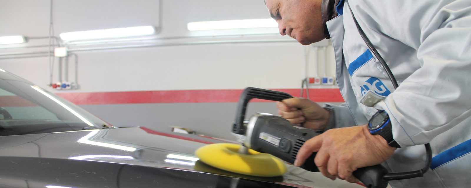Lavorazione carrozzeria auto